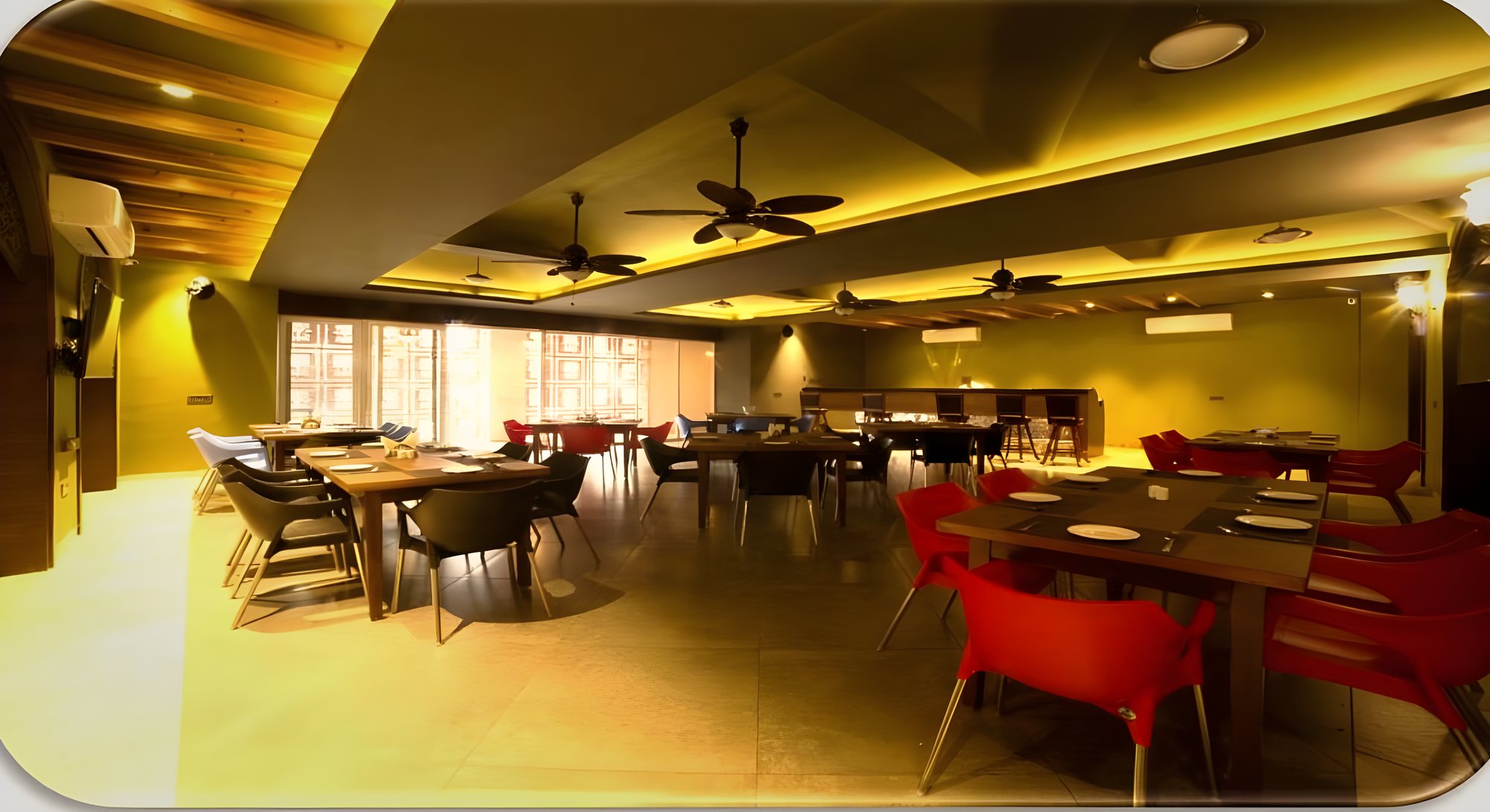 Dining & lounge